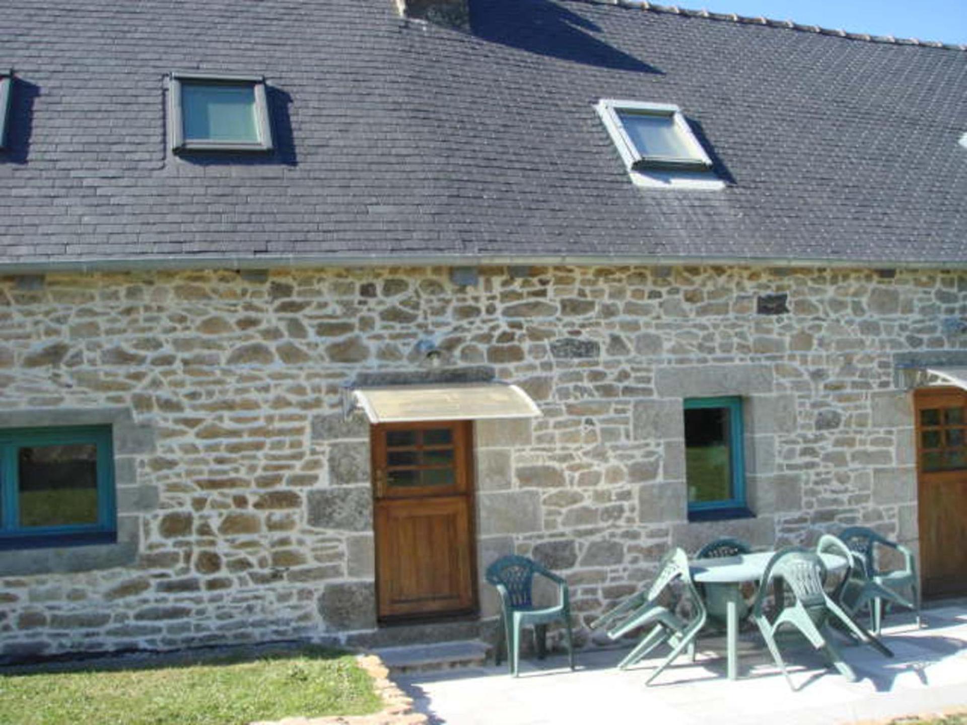 Captivating 2-Bed House With Log Burner In Kérien Exterior foto